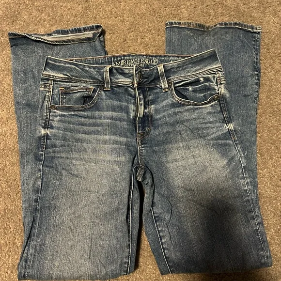 American Eagle Medium Wash Jeans - Picture 2 of 4